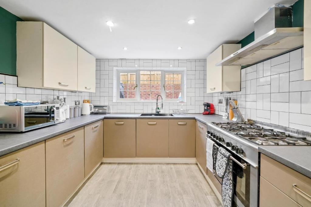Deluxe 5 Bed In Central Whitby - Parking - Hot Tub Esterno foto
